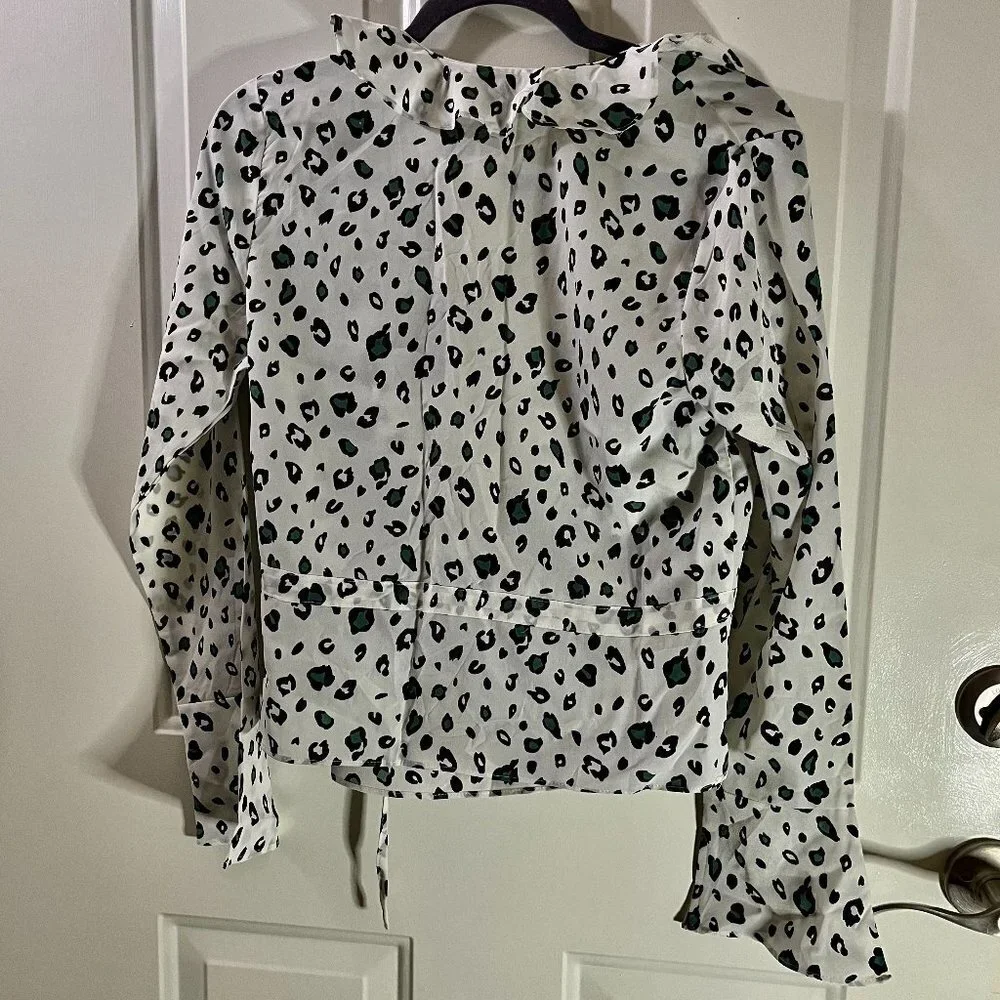 NWT Code X Mode SZ S Ivory and Green Animal Print Wrap Shirt Tie Closure Ruffle - Picture 4 of 4